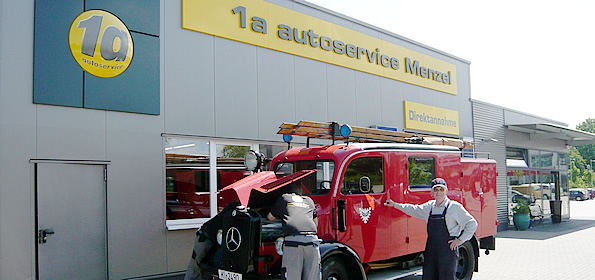 feuerwehr_vor_halle.jpg