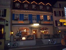 Hotel Aarburg bei Nacht