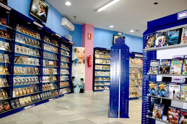 ladenbau DVD Regale