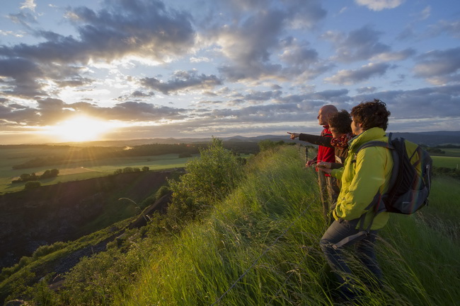 Die Sonne geht unter in der Eifel