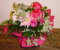 Bouquet rond de fleurs de saison