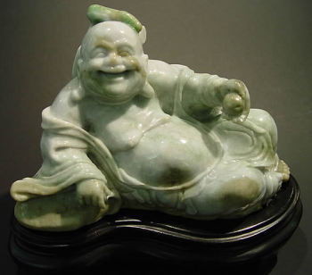 BOUDDHA - Bouddha en jade jad�ite, vert avec nuances de marron. Pi�ce unique.