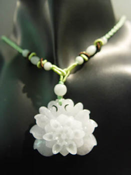 SHOTOKU - Collier en jade blanc. Bijou avec certificat d'authenticit�.
