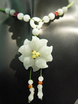 GENROKU - Collier fleur en jade.