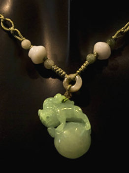 Tenju pendentif dragon sur boule de jade