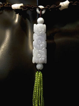 Koan Pendentif cylindre avec fleur et pi�ce d'argent
