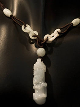 Oan - Pendentif dragon tournant sur un cylindre