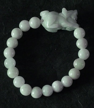 Bracelet en jade. Dragon et 18 boules de jade. Jade-France