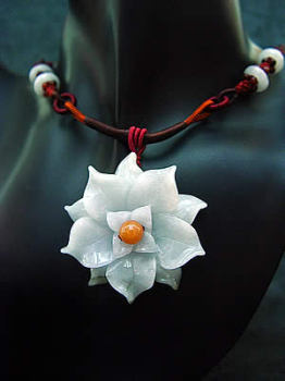 Sympathie - Collier fleur de jade, coeur boule de jade