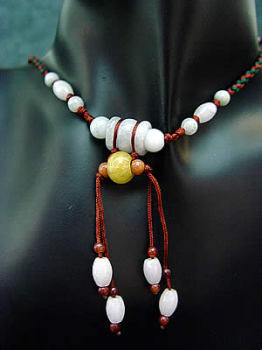 Confiance - Collier pi�ces de jade et pampilles