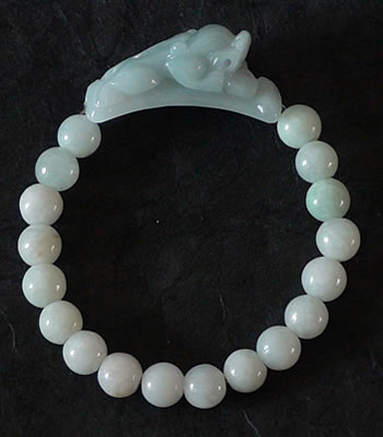 Bracelet en jade. Dragon et 18 boules de jade. Jade-France