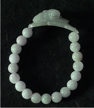 Bracelet en pierre de jade. Dragon et 18 boules de jade. Jade-France