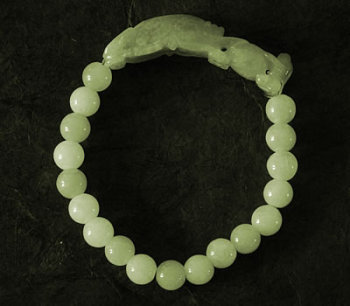 Bracelet pierre de jade. Poisson et perles de jade. Jade-France.