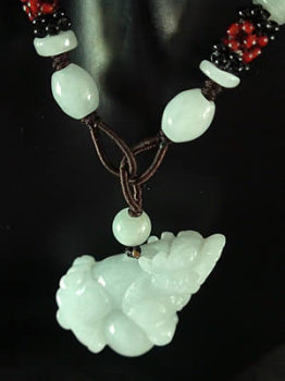 Pendentif en jade. Dragon. Jade-France