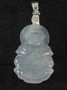 Pendentif en jade. Bouddha avec b�li�re en argent. Jade-France
