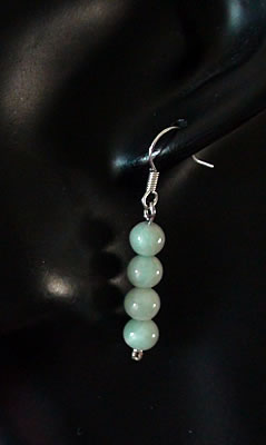 Boucles d'oreilles en jade. 4 boules de jade mont�es sur argent. Jade-France