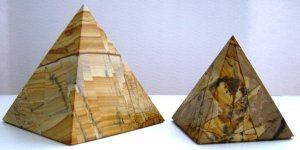 Paesina Pyramide 60x60x65mm