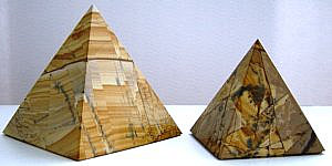 Paesina Pyramide 50x50x55mm