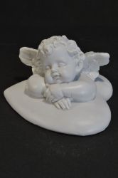 Engel schlafend auf Herz weiss 8cm