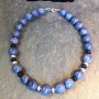Halskette mit blauer Koralle, Lava und Silbereins�tzen