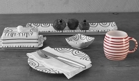Fr�hst�cksbecher, rot geflammt