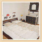 PANORAMIQUE La chambre &agrave; coucher, lit matrimonial