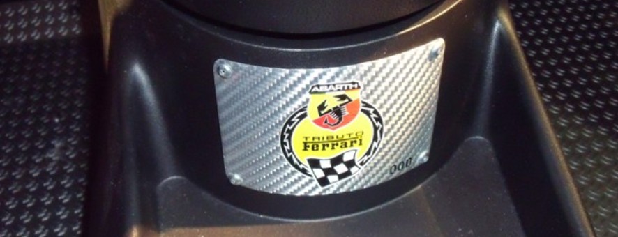 Fiat_Abarth_695Tributo_Ferrari_Plaquette.jpg