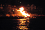 Osterfeuer Hamburg 2011: Grosse Hafenrundfahrten, kleine Hafenrundfahrten, Barkassen mieten: ABC-Barkassen im Hamburger Hafen, Landungsbr&uuml;cken 4-5