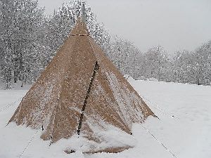 Tipi-Zelt mit Zeltofen