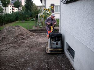 An der Arbeit|Verbundsteine|Kundeng�rtner Fiore|Neuendorf