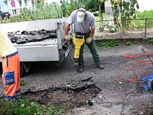 An der Arbeit|Verbundsteine|Kundeng�rtner Fiore|Neuendorf