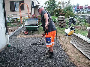 An der Arbeit|Verbundsteine|Kundeng�rtner Fiore|Neuendorf