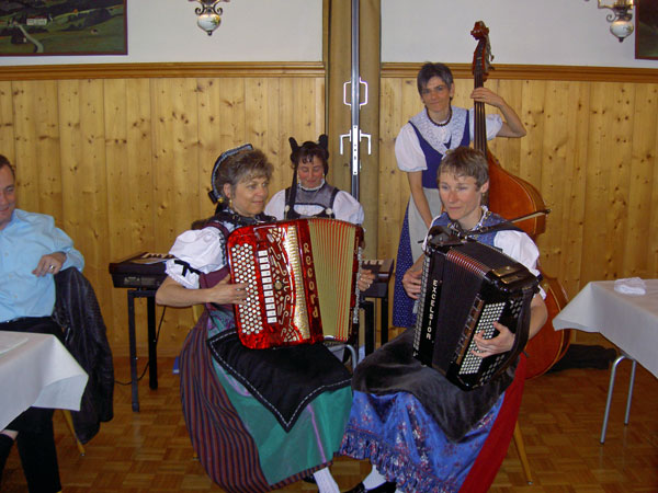 Konzentriert werden anspruchsvolle Melodien vorgetragen