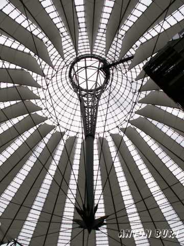 Blick in die Kuppel des Sony Center, Berlin, Foto Anton Buri, Kunst + Architektur, Lohn - Ammannsegg, Schweiz