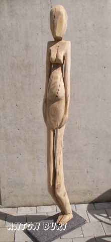 Schwanger ist die lebensgrosse Kirschholz - Skulptur, welche sich in Privatbesitz befindet. Holzskulptur von Anton Buri, freischaffender K&uuml;nstler, Lohn - Ammannsegg, Schweiz