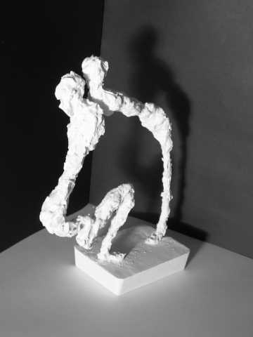 Die zwei Figuren umranden einen Pferdekopf. Skulptur von Anton Buri, K&uuml;nstler, Lohn - Ammannsegg, Schweiz