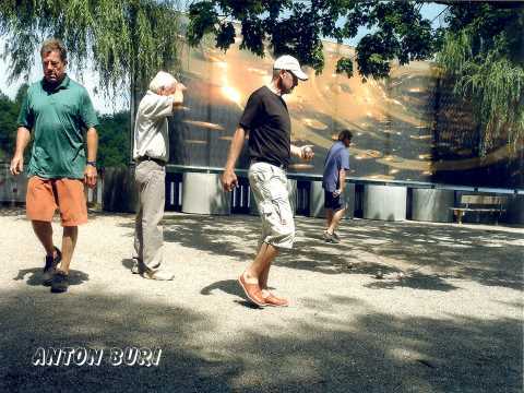 Sonntagmorgen vor der Installation NOVA ART in Rheinfelden, Wettbewerb f&uuml;r K&uuml;nstlerfahnen in Rheinfelden zur Gr&uuml;n 07. Installation von Anton Buri Kunstschaffender, Rheinfelden, Schweiz