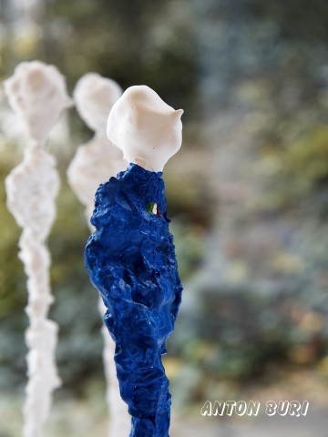 LA SQUADRA AZZURRA im Spiel mit Hopp Schwyz ist eine Installation von 115 Figuren, erstmals an der Arte BInningen zu sehen, von Anton Buri K&uuml;nstler und Architekt HTL, Rheinfelden