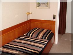 Das Einzelbett im Apartment Laukner