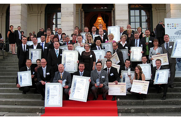 gruppenbild_treppe.jpg