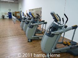Precor Fitnessgeräte: Ausdauersport und Ausdauertraining im Ellipsentrainer im Fitness-Studio bamp, herne