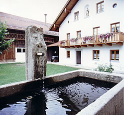 uriger Granitgrand zum Kneippen in Ihrem Ferienhof, echter Bauernhofurlaub