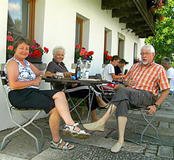Bauernhofurlaub - unsere G�ste beim Entspannen auf dem Ferienhof Gr�ndinger