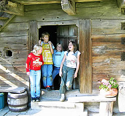 Eingang zum Troadkasten auf dem Ferienhof