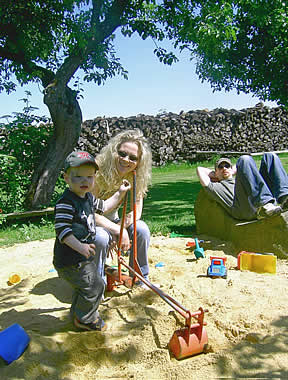 Spielen im Sandkasten, tolle Ferien