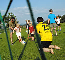Training vor einem spannenden Fu�ballspiel auf dem Ferienhof