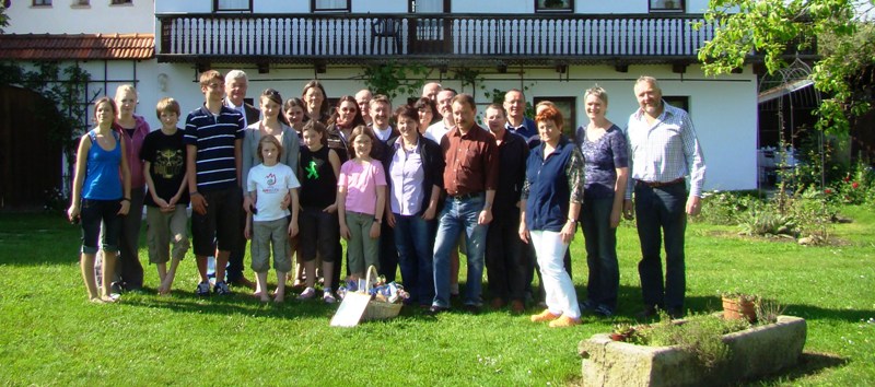 Kranzltaggruppe auf dem Bauernhof Gr&uuml;ndinger