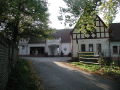 <b>Der heutige Weiler Hof</b><br><p>&nbsp;</p>
<table cellspacing="1" cellpadding="5" border="1" width="100%">
    <tbody>
        <tr>
            <td><img hspace="0" height="115" border="0" width="100" vspace="0" src="/image.php?id=2271" alt="Wikipedia - Die frei Enzyklop&auml;die" /></td>
            <td>Dieses Bild stammt aus der freien Enzyklop&auml;die <a target="_blank" href="http://de.wikipedia.org/">Wikipedia</a> und steht unter der <a target="_blank" href="http://de.wikipedia.org/wiki/GNU-Lizenz_f%C3%BCr_freie_Dokumentation">GNU-Lizenz f&uuml;r freie Dokumentation</a>. In der Wikipedia ist eine <a target="_blank" href="http://de.wikipedia.org/w/index.php?title=Datei:Huerth-Weilerhof-051.JPG&filetimestamp=20061015160504">detaillierte Beschreibung und Angabe des Urhebers</a> verf&uuml;gbar.</td>
        </tr>
    </tbody>
</table>
<p>&nbsp;</p>