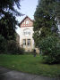 <b>Altes Herrschaftshaus am Dorfeingang</b><br><p>&nbsp;</p>
<table cellspacing="1" cellpadding="5" border="1" width="100%">
    <tbody>
        <tr>
            <td><img hspace="0" height="115" border="0" width="100" vspace="0" src="/image.php?id=2271" alt="Wikipedia - Die frei Enzyklop&auml;die" /></td>
            <td>Dieses Bild stammt aus der freien Enzyklop&auml;die <a target="_blank" href="http://de.wikipedia.org/">Wikipedia</a> und steht unter der <a target="_blank" href="http://de.wikipedia.org/wiki/GNU-Lizenz_f%C3%BCr_freie_Dokumentation">GNU-Lizenz f&uuml;r freie Dokumentation</a>. In der Wikipedia ist eine <a target="_blank" href="http://de.wikipedia.org/w/index.php?title=Datei:Vochem-Altes-Herrschaftshaus.JPG&filetimestamp=20070208164545">detaillierte Beschreibung und Angabe des Urhebers</a> verf&uuml;gbar.</td>
        </tr>
    </tbody>
</table>
<p>&nbsp;</p>