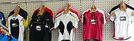 Fahrrad-Bekleidung, Jacken, Trikots, Hosen, &Uuml;berschuhe, Socken, Accessoures,  Handschuhe, Helme, Rucks&auml;cke, Schuhe, GORE BIKE WEAR, SHIMANO, Roeckl, GORE, SHIMANO, GIRO, BELL, Catlike, Deuter, SHIMANO, DIADORA, BONTRAGER.
